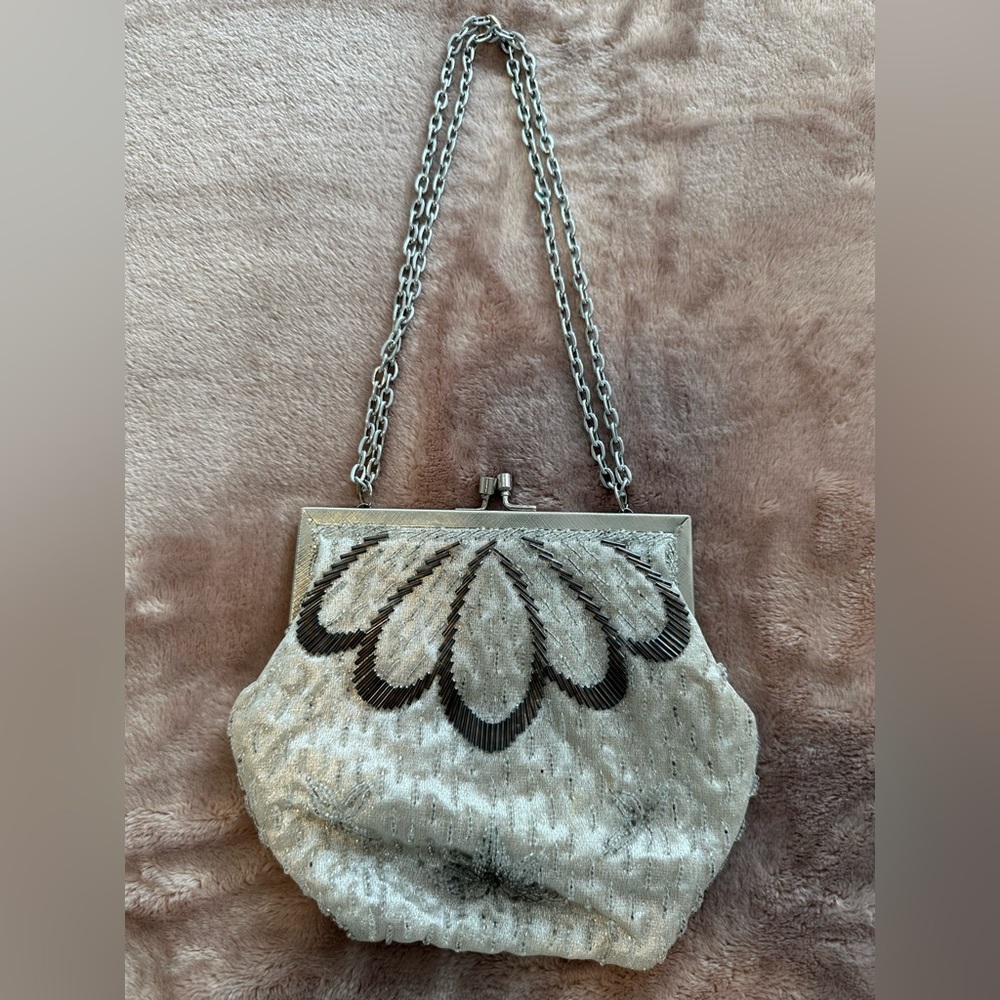 Vintage beaded clutch with chain